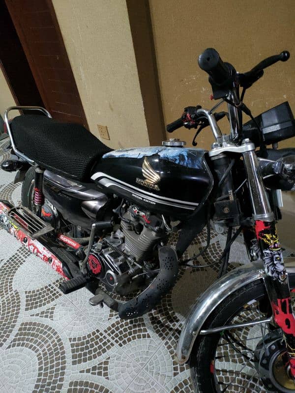 Honda CG 125 special edition 20 model black color 0