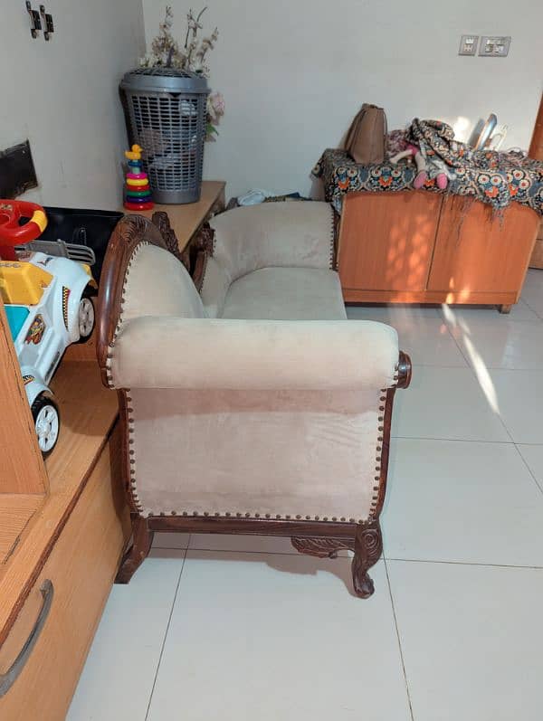 Sofa plus 2 chairs . . . . . velvel poshing 0