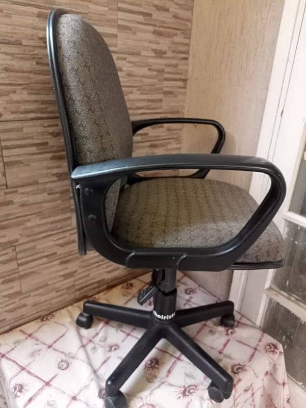 Office Revolving Chair 2