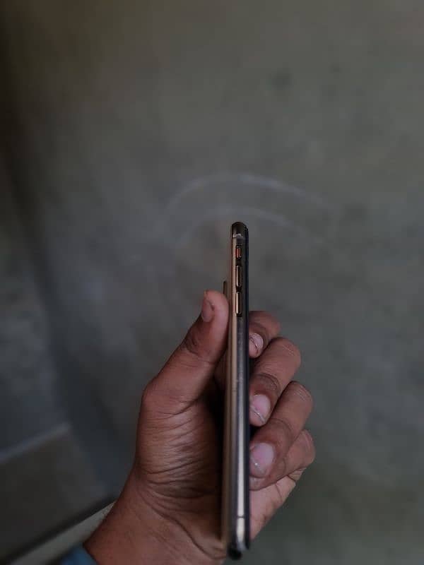 IPhone xs 256gb pta approved 3