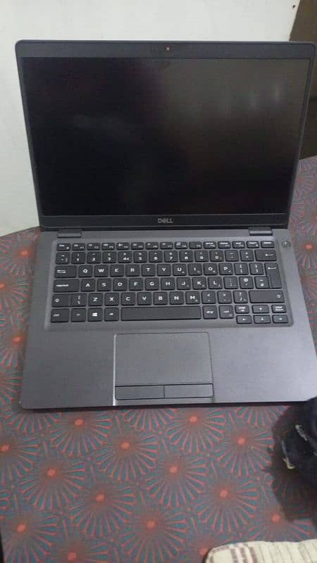 Dell Latitude 5300 4