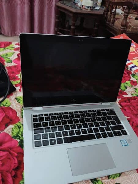 HP Elite Book 1030 G2 1