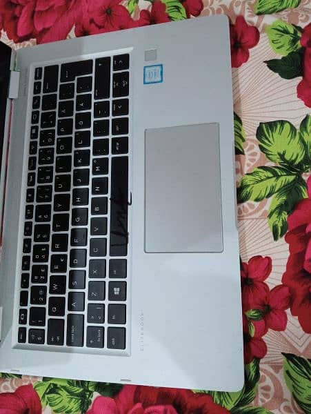 HP Elite Book 1030 G2 4