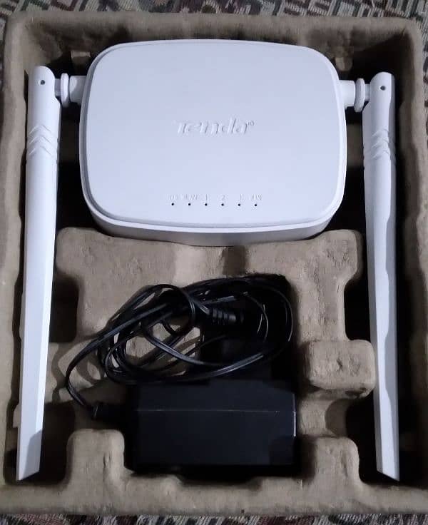 Tenda N300 router 0