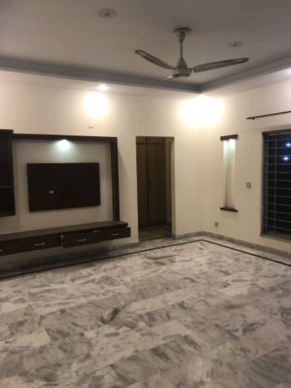 1 KANAL 3 BEDROOMS UPPER PORTION AVAILABLE FOR RENT 0