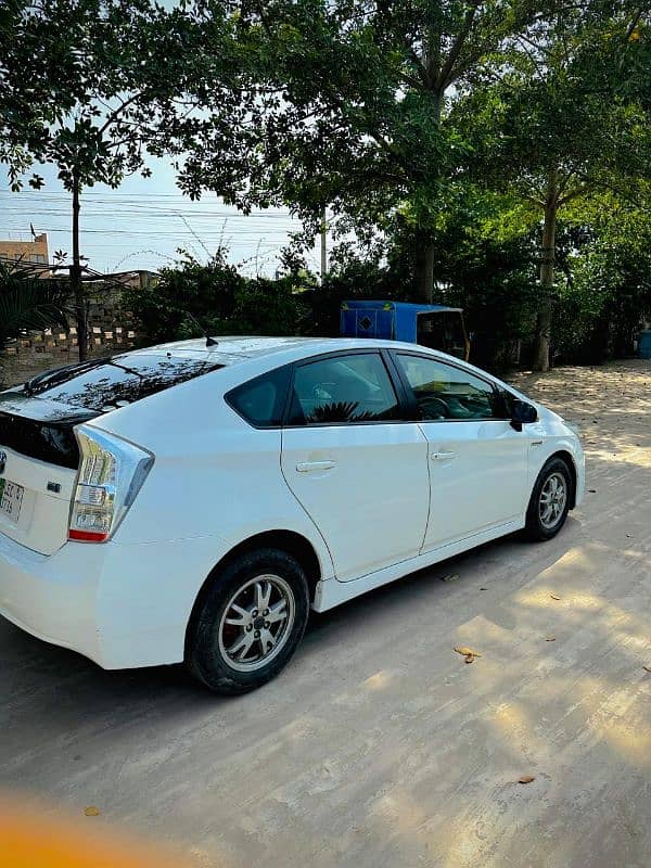 Toyota Prius 2011 1