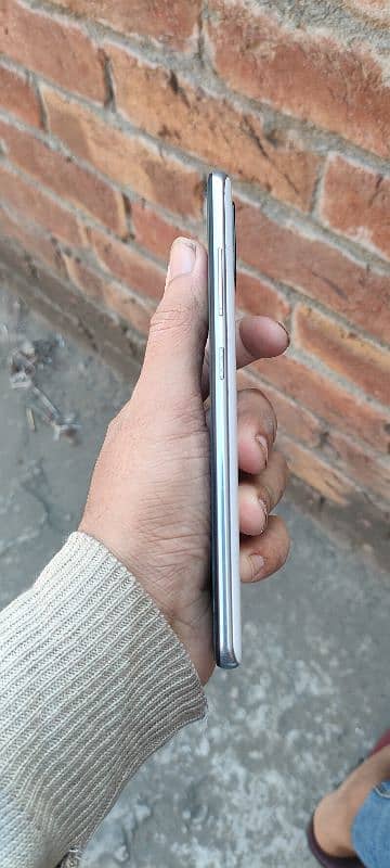 Samsung A51 one hand use 3