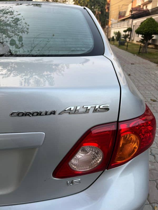 Toyota Corolla Altis 1.8 2010 model Total Geniune Paint n Engine also 2