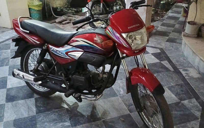 Almost New-Honda Pridor Equipped with 100-CC Model 2015-16. 0