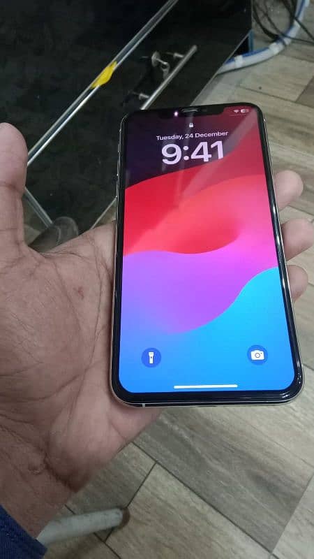 iphone 11 Pro Max 64 GB Factory Unlock 83 Health 4