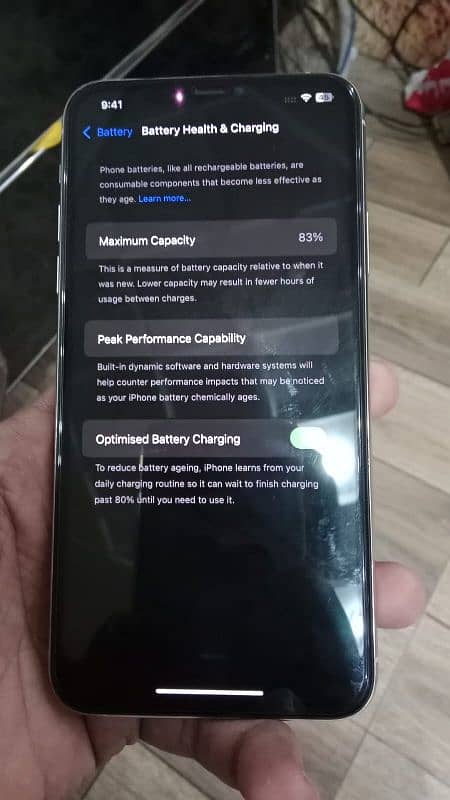 iphone 11 Pro Max 64 GB Factory Unlock 83 Health 5