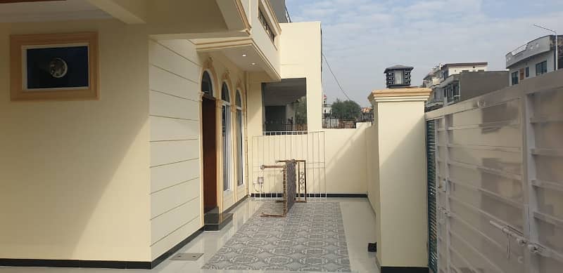 14 Marla House G 13 Islamabad Available 6 Bedroom Attach Washroom Reasonable Demand 6