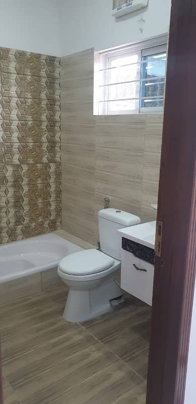 14 Marla House G 13 Islamabad Available 6 Bedroom Attach Washroom Reasonable Demand 11