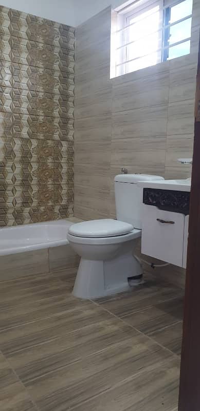 14 Marla House G 13 Islamabad Available 6 Bedroom Attach Washroom Reasonable Demand 12