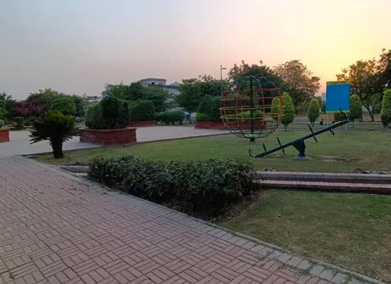 5 Marla Plot Available At Hot Location Near To park Mosque & Commercial At Reasonable Price In New Lahore City phase 2 5