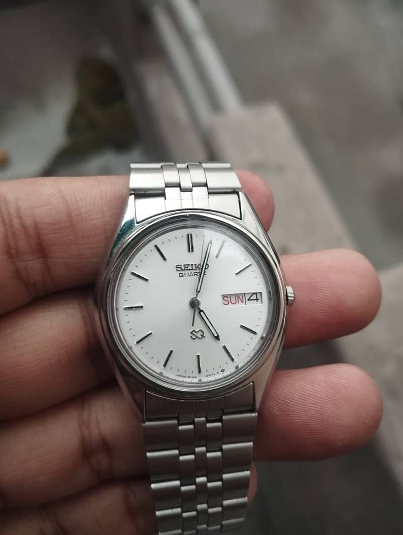 Seiko Quartz / Seiko Watch / White Dial Watch / Stailness Steel 1