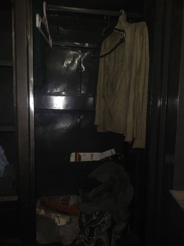 wardrobe for sell look like a new 5