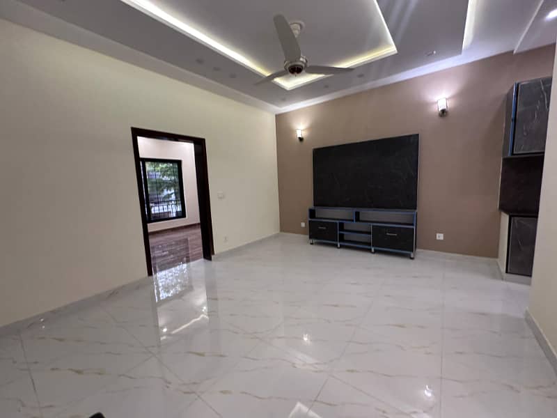 5 MARLA BRAND NEW HOUSE FOR SALE IN LAKE CITY, SECTOR M7B HOT LOCATION NEAR PARK 13