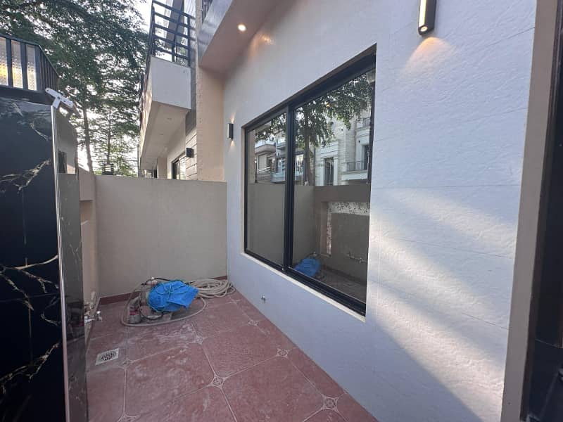 5 MARLA BRAND NEW HOUSE FOR SALE IN LAKE CITY, SECTOR M7B HOT LOCATION NEAR PARK 23