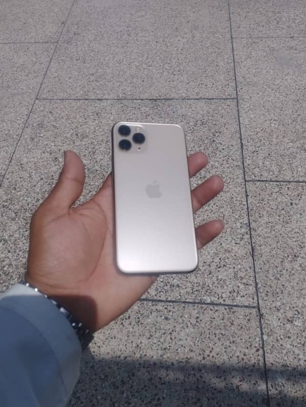 iPhone 11 Pro non pta ( factory unlock ) 7