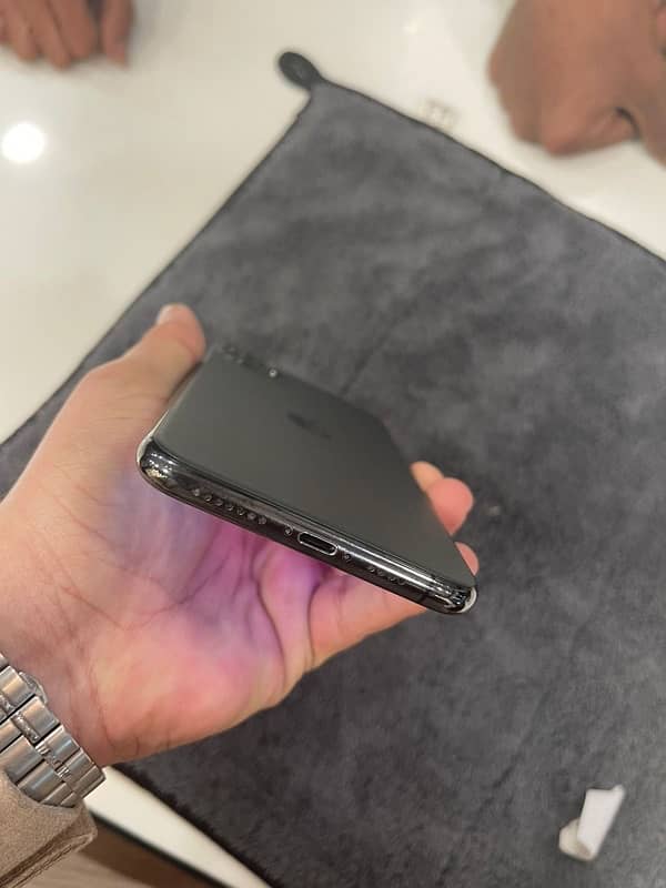 I phone 11 pro max 256 gb (FU) non pta 1