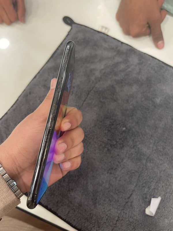 I phone 11 pro max 256 gb (FU) non pta 2