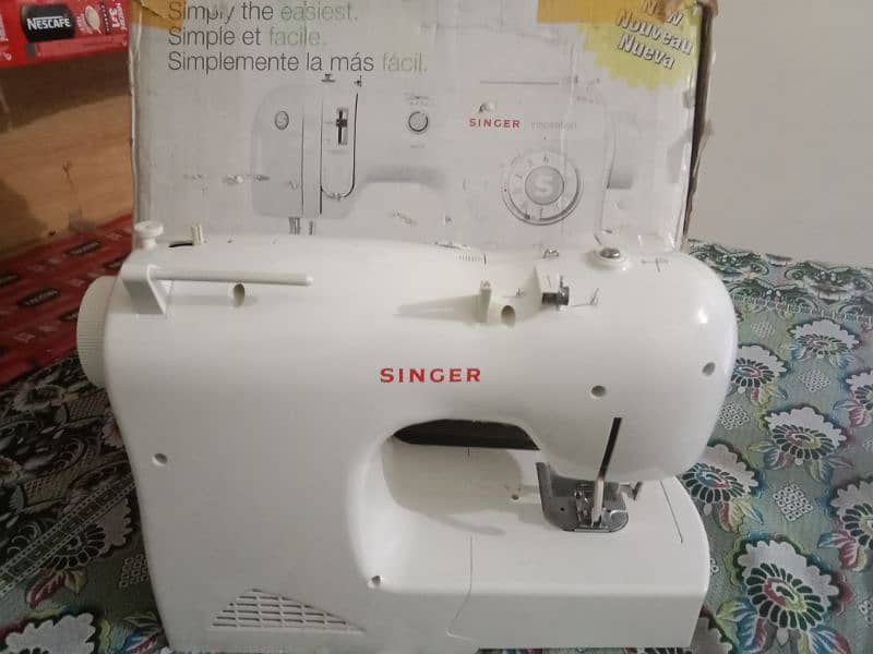 Automatic Singer sweeing Overlocking Machine 0