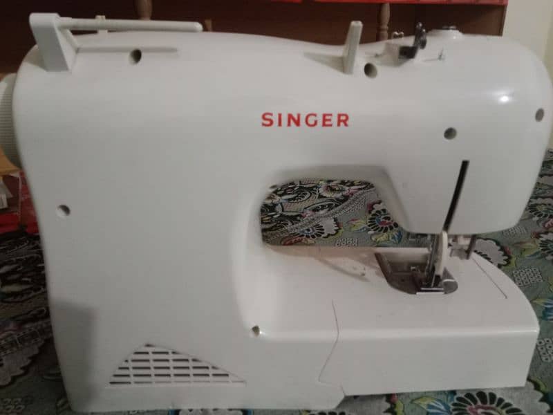 Automatic Singer sweeing Overlocking Machine 4