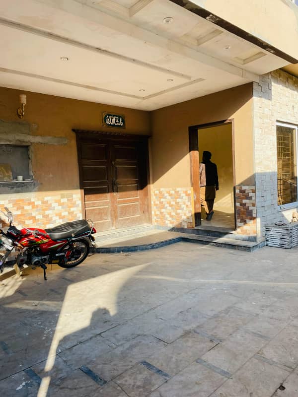 10 marla lower portion for rent in valencia town lahore 3