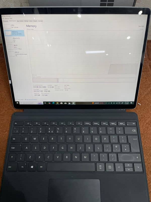 Surface Pro 8 : Core i5 11th gen : 16/256 9