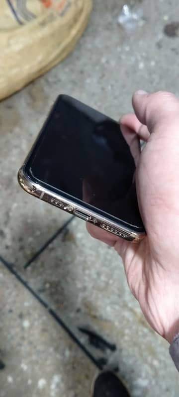 iphone xs 256GB PTA 7