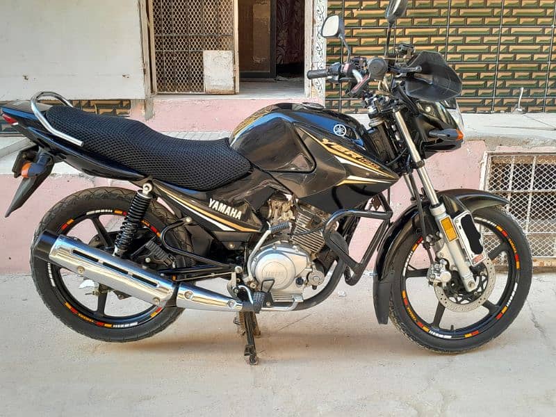 YAMAHA YBR 125 METALLIC BLACK KARACHI REGISTERED 1ST OWNER 0