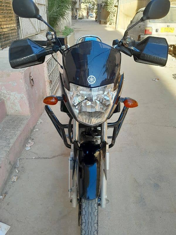 YAMAHA YBR 125 METALLIC BLACK KARACHI REGISTERED 1ST OWNER 2