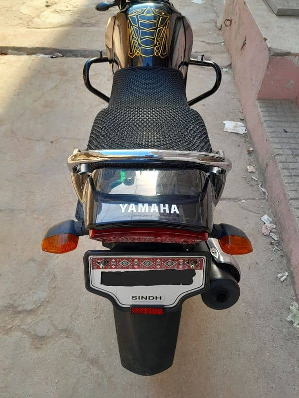 YAMAHA YBR 125 METALLIC BLACK KARACHI REGISTERED 1ST OWNER 3