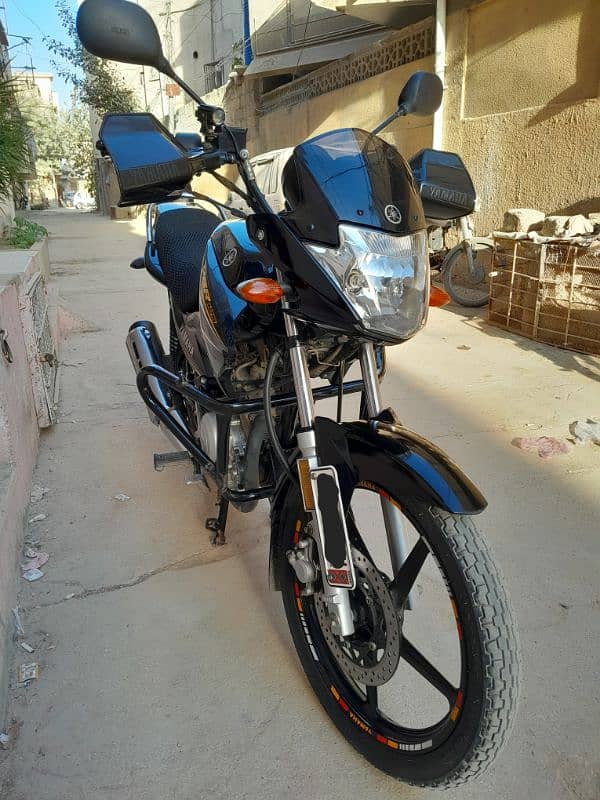 YAMAHA YBR 125 METALLIC BLACK KARACHI REGISTERED 1ST OWNER 5