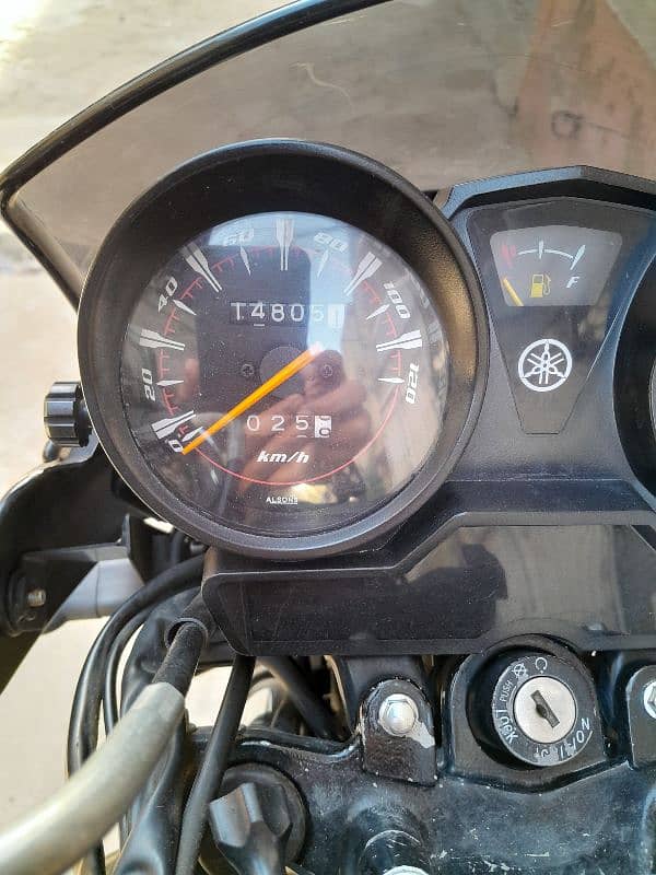 YAMAHA YBR 125 METALLIC BLACK KARACHI REGISTERED 1ST OWNER 7