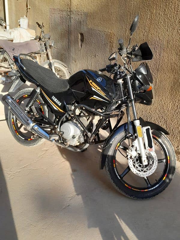 YAMAHA YBR 125 METALLIC BLACK KARACHI REGISTERED 1ST OWNER 8