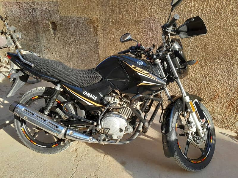 YAMAHA YBR 125 METALLIC BLACK KARACHI REGISTERED 1ST OWNER 9