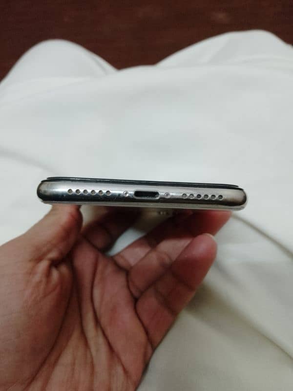 Iphone X non pta,256gb,83%battery,back crack 0