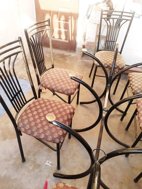 asalam o alaikum iam selling dining table with 7 chair achi qisam ki h 2