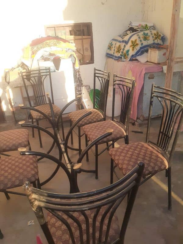 asalam o alaikum iam selling dining table with 7 chair achi qisam ki h 6