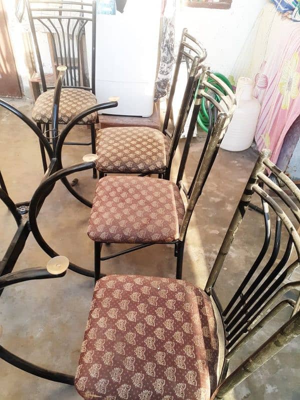 asalam o alaikum iam selling dining table with 7 chair achi qisam ki h 7