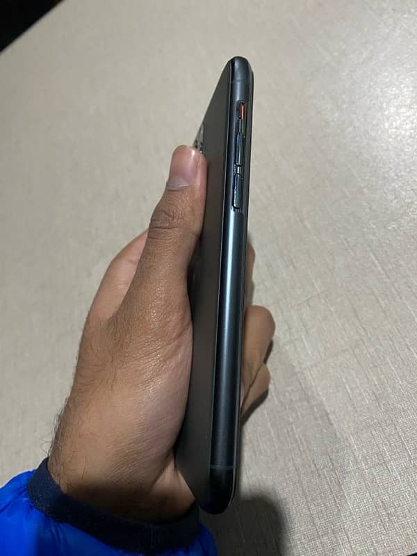 Iphone 11 pro PTA Approved 4