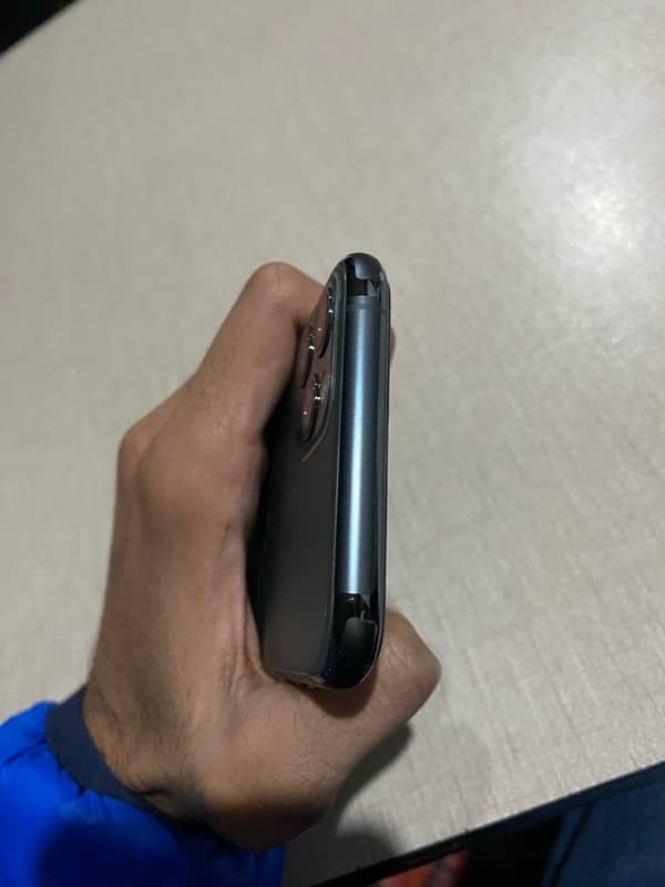 Iphone 11 pro PTA Approved 5