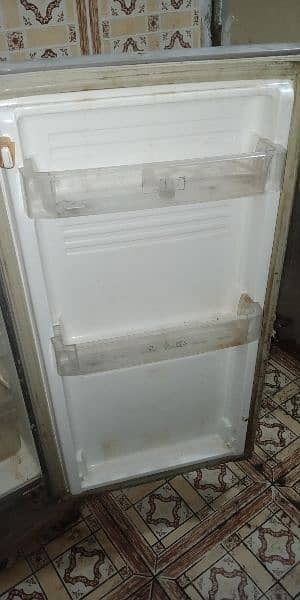 Pel Fridge for sell 6