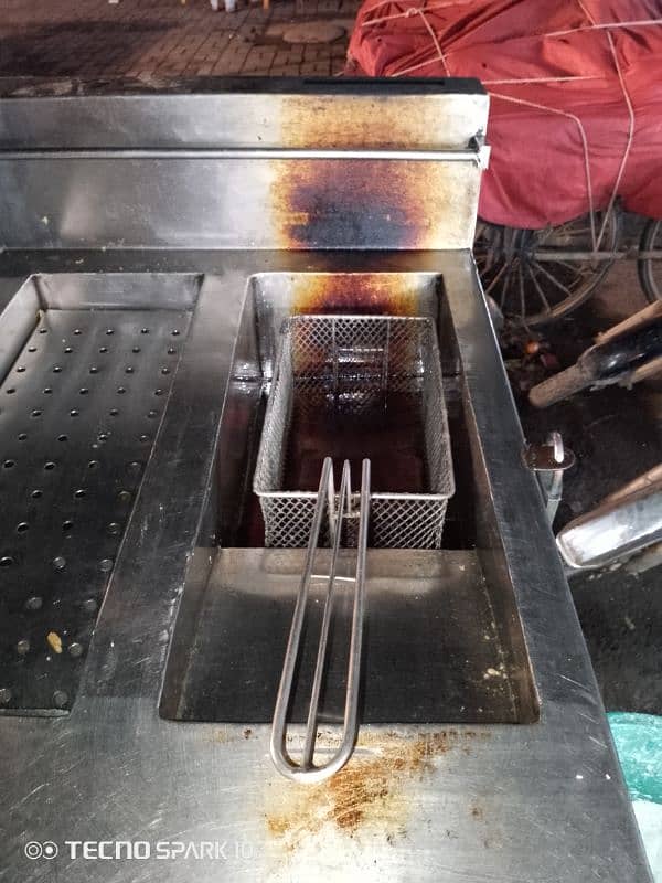 stall and commercial fryer 2