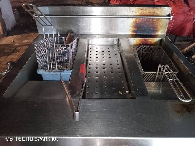 stall and commercial fryer 3