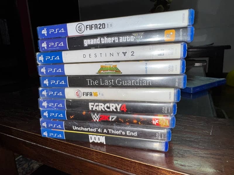 PS4 SLIMS WITH 10 CDS 2