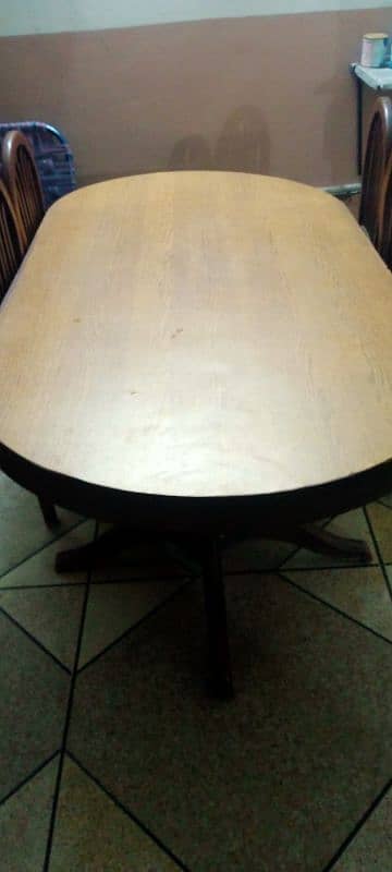 Dining Table with 7/10 Condition & 4 Chairs 1