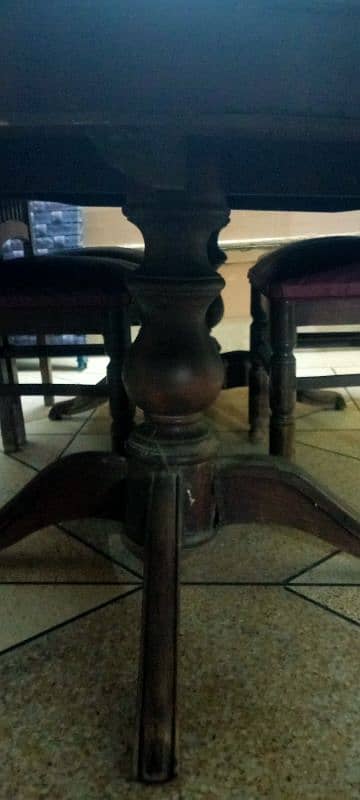 Dining Table with 7/10 Condition & 4 Chairs 2